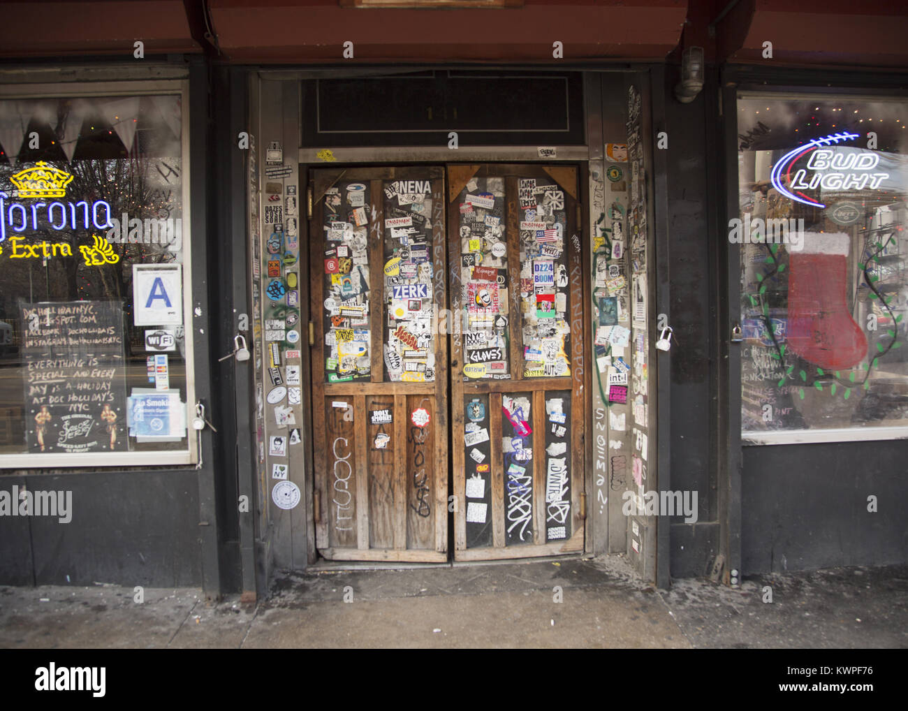 Eingang zu einem kitschig Suche bar im East Village in New York City. Stockfoto