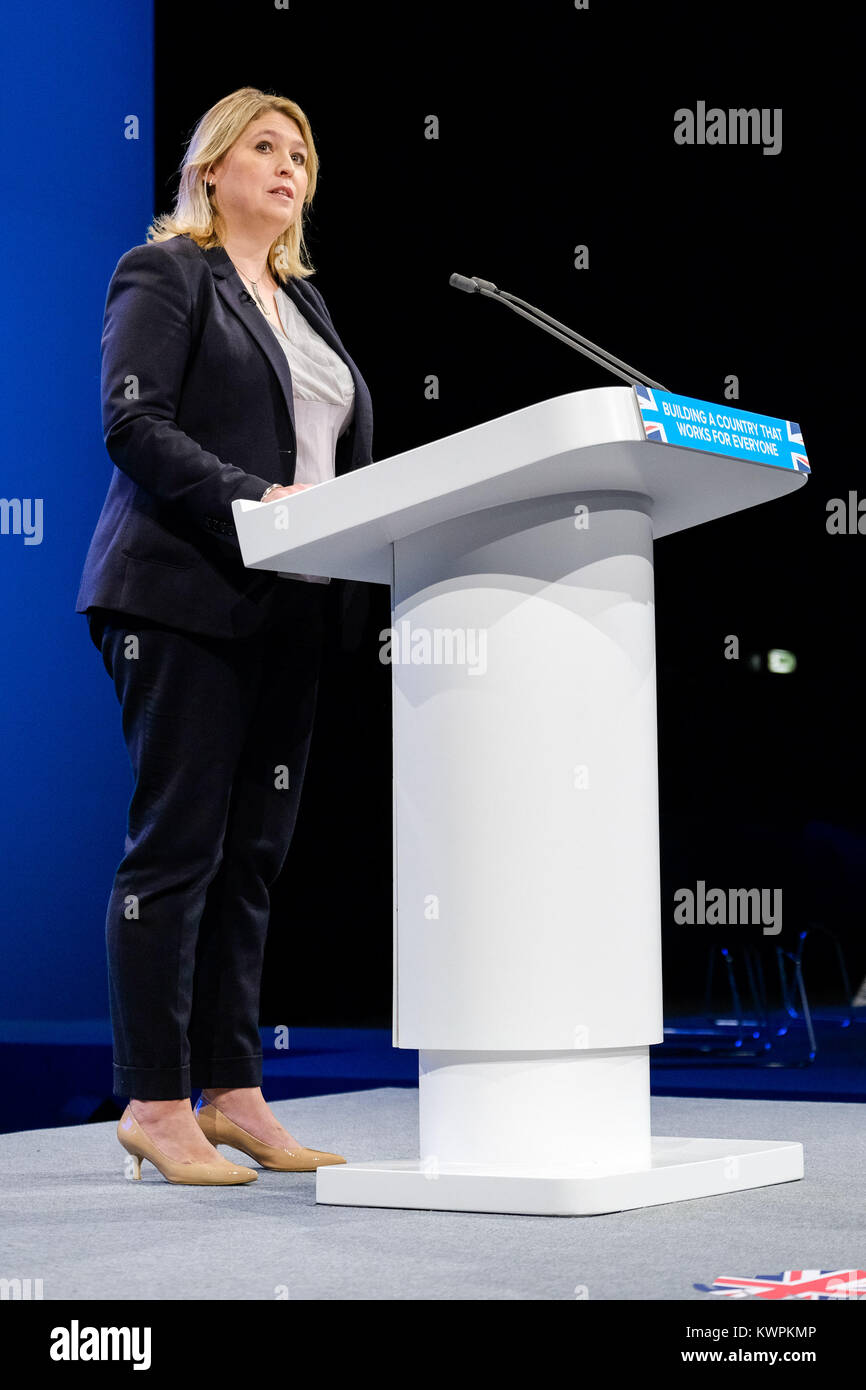 Karen Bradley auf dem Parteitag der Konservativen in Manchester Central, Manchester, Großbritannien - Montag, 2. Oktober 2017. Rt Hon Karen Bradley MP, Staatssekretär für Digitale, Kultur, Medien und Sport Stockfoto