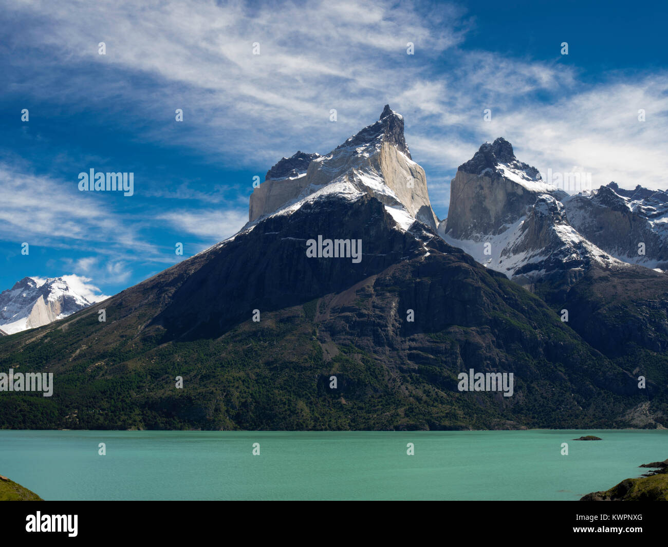 Blick auf majestätische Cuerno Principal und Torres del Paine Nationalpark, Chile. Stockfoto