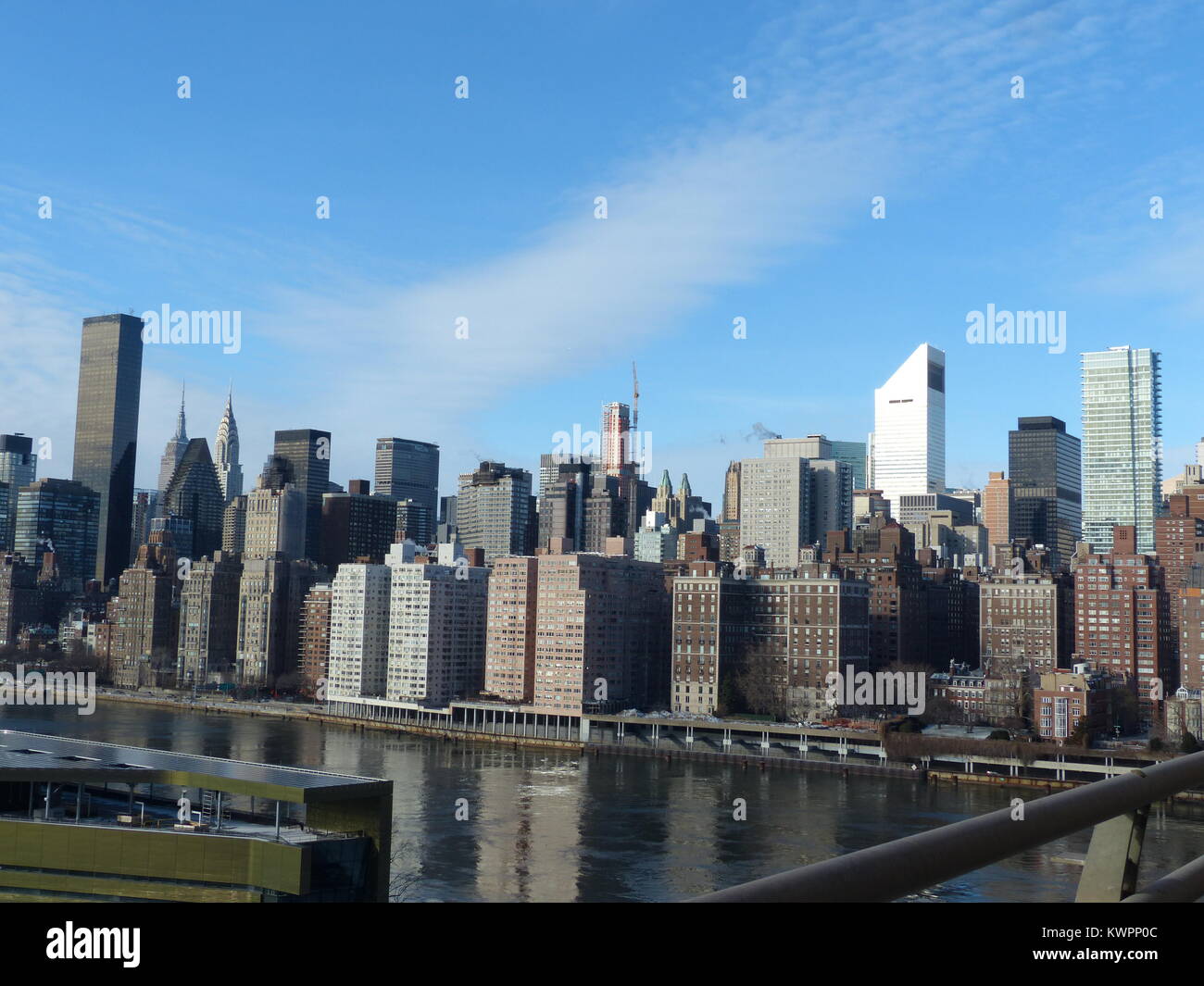 New York City, das Chrysler Building und das Empire State Building mit Trump World Tower, Citicorp Building und Pan Am Building aus gesehen Ed Koch Queensbor Stockfoto