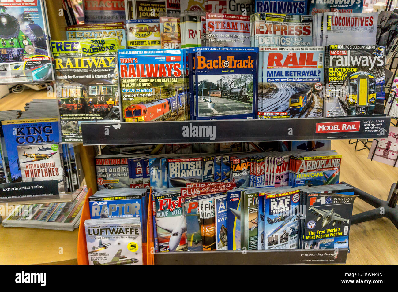 Eisenbahn Magazin Anzeige bei WHSmith, Huddersfield, West Yorkshire, England, Großbritannien Stockfoto