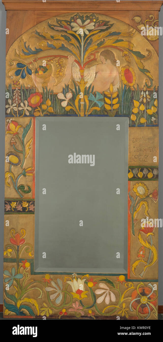 Der dekorative Spiegelrahmen von Emile Bernard integriert florale Motive und zwei plastische weibliche Figuren und veranschaulicht seine Synthese natürlicher und menschlicher Elemente innerhalb der französischen Dekorationskunst des späten 19. Jahrhunderts. Stockfoto