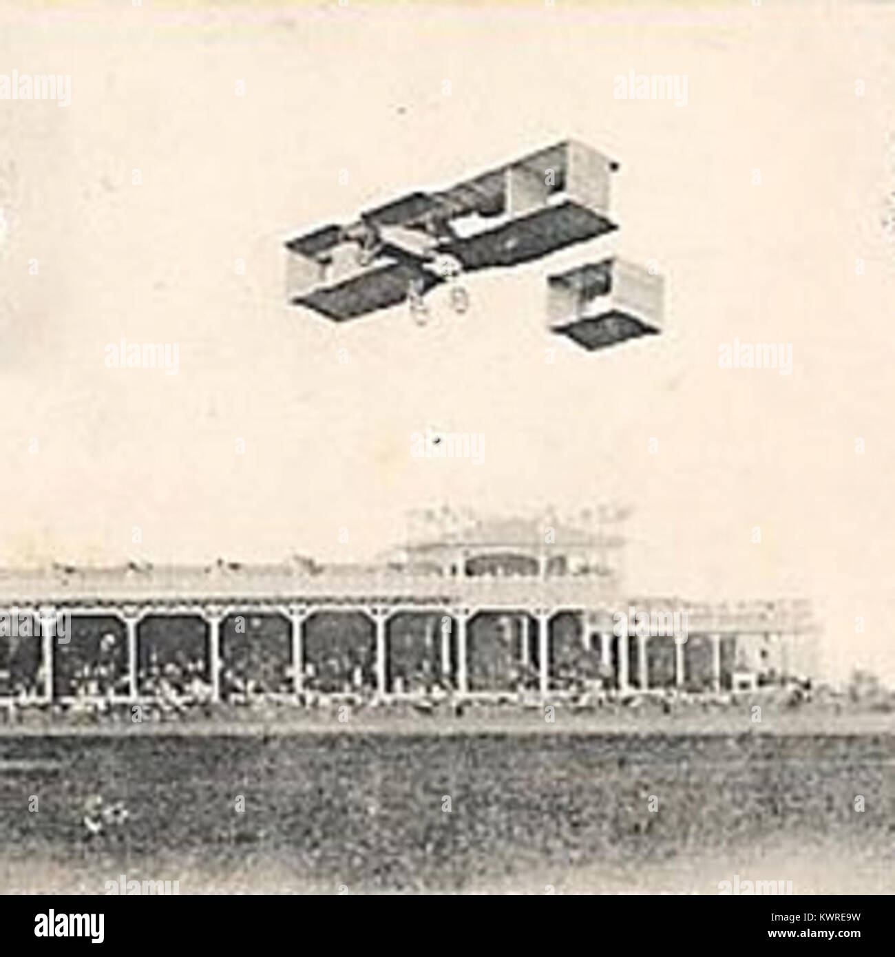 Raymonde de Laroche in Ihrem Voisin biplane, Reims air show - 191007 Stockfoto