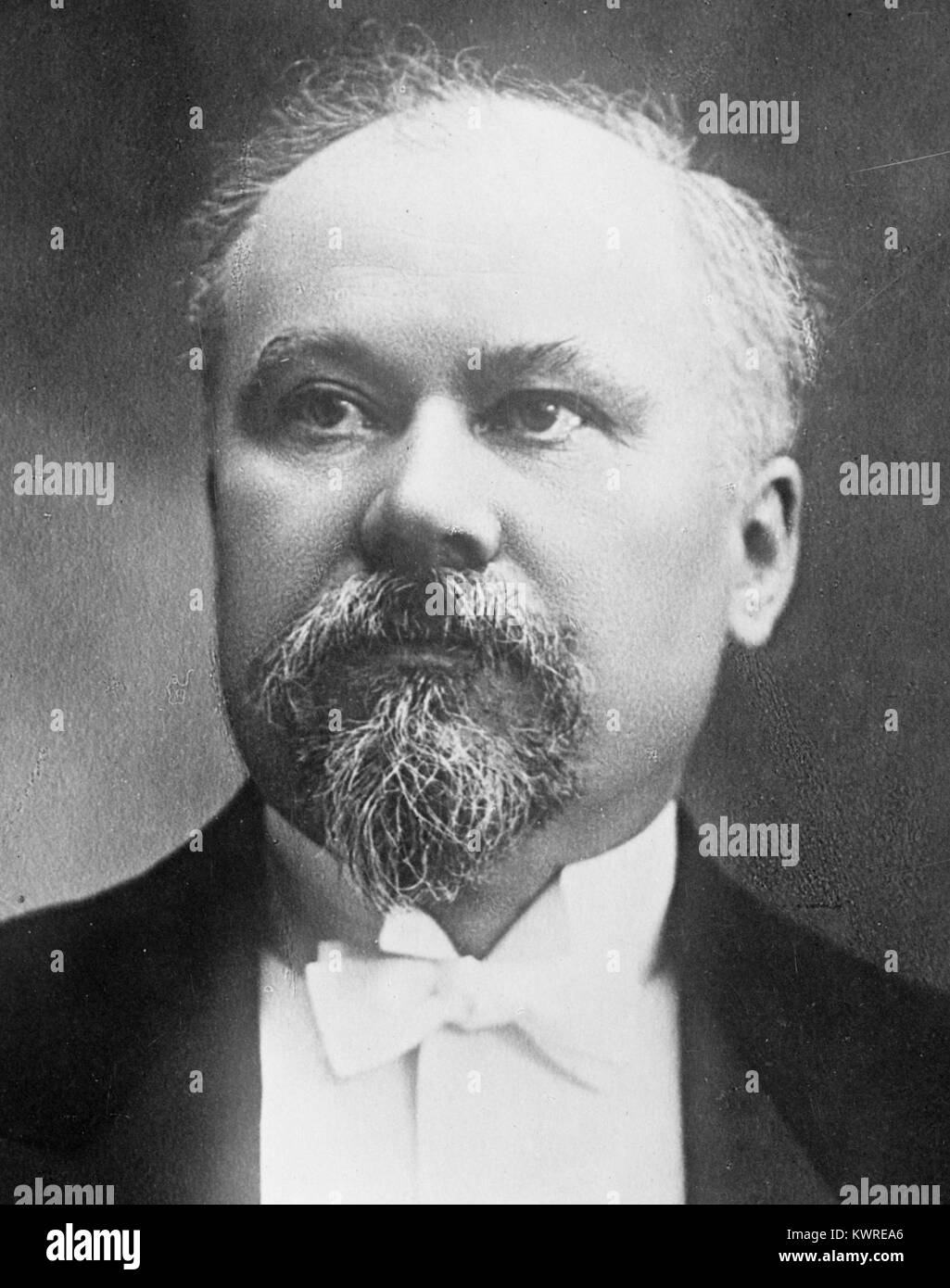 Raymond Poincaré war von 1913 bis 1920 Präsident Frankreichs, führte die Nation durch den Ersten Weltkrieg (1914–1918) und unterstützte die Kriegsanstrengungen; er war Zeuge des Ersten Weltkriegs und vertrat Frankreich diplomatisch. Stockfoto