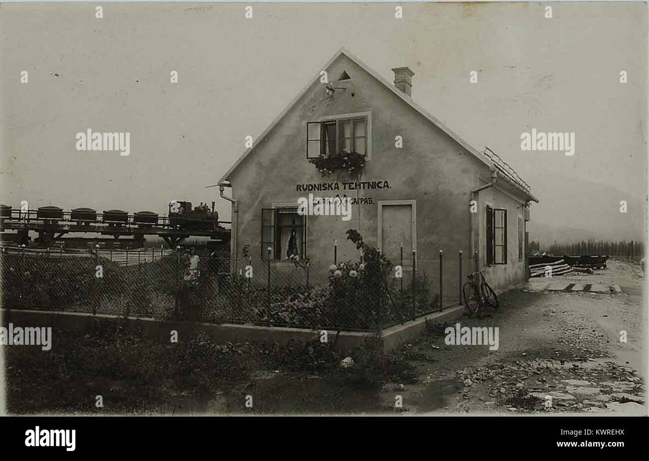 Eine Postkarte aus den 1930er Jahren, die Žalec in Slowenien zeigt, die städtische Entwicklung und das tägliche Leben zwischen den Weltkriegen, die regionale Geschichte und architektonische Entwicklung widerspiegelt. Stockfoto