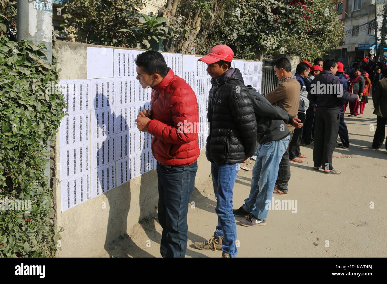 Millionen von nepalesischen Stimmen in der zweiten Phase der Parlamentarischen & Provinzversammlung Wahlen in zwei Phasen am 26. November und 7. Dezember 2017. Stockfoto