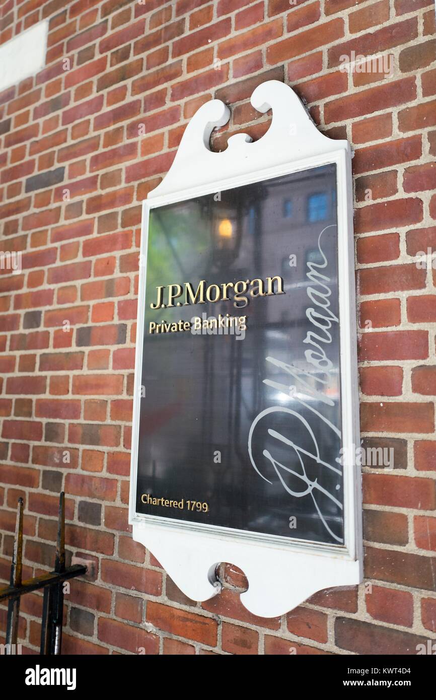 Zeichen für JP Morgan Private Banking auf der Madison Avenue in der Upper East Side von Manhattan, New York City, New York, 15. September 2017. () Stockfoto