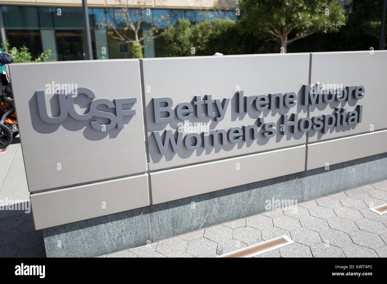 Zeichen für Krankenhaus die Beere Irene Moore's Frauen an der Mission Bay Campus der Universität von Kalifornien San Francisco (UCSF) Medical Center in San Francisco, Kalifornien, USA, 29. September 2017. () Stockfoto