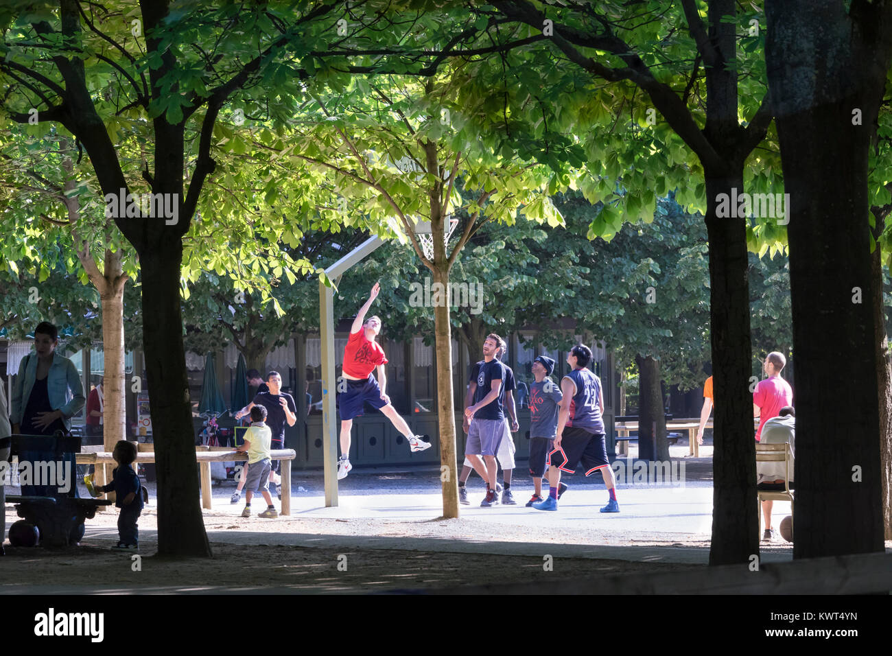 Basketball Spiel in Luxembourg, Paris, Frankreich Stockfoto