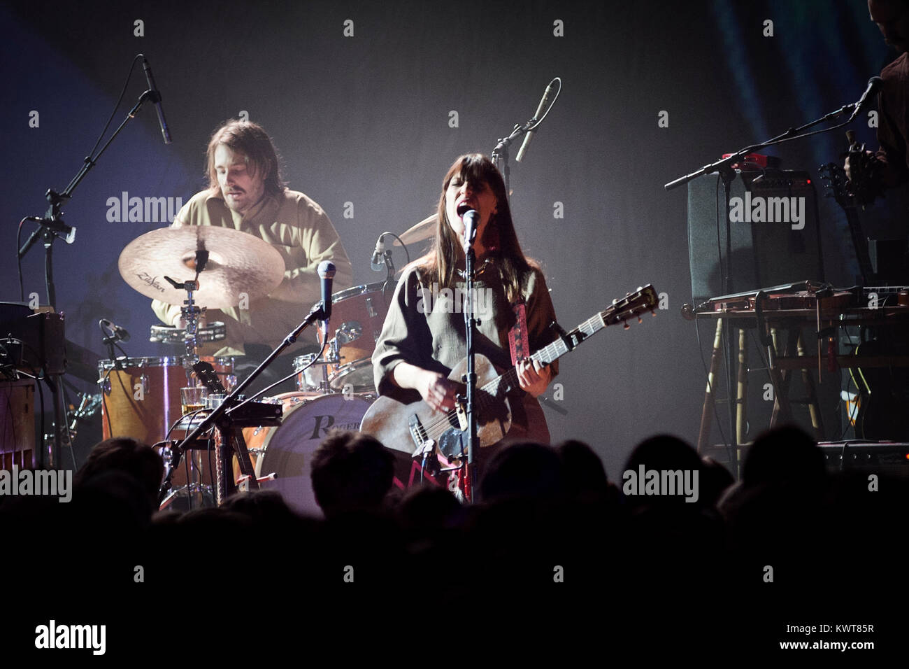 Der Kanadische Sanger Songschreiber Und Musiker Feist Fuhrt Ein Live Konzert Mit Ihrer Band An Falconer Salen In Kopenhagen Feist Ist Auch Mitglied Der Indie Rock Band Broken Social Scene Wenn Sie