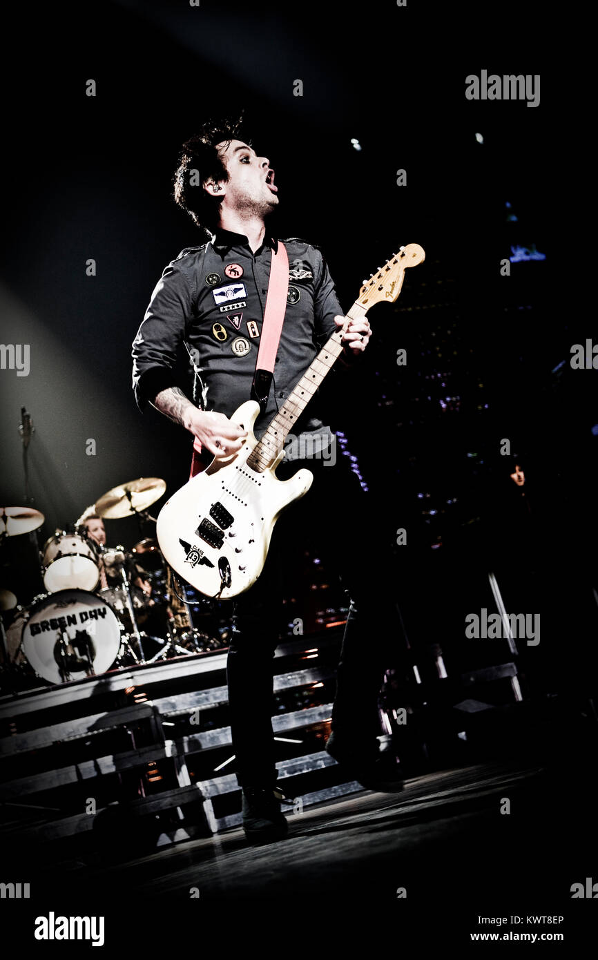 Die amerikanische Punk Rock Band Green Day führt ein Live Konzert im Forum in Kopenhagen. Hier Sänger und Musiker Billie Joe Armstrong wird dargestellt, live auf der Bühne. Dänemark 09/10 2009. Stockfoto