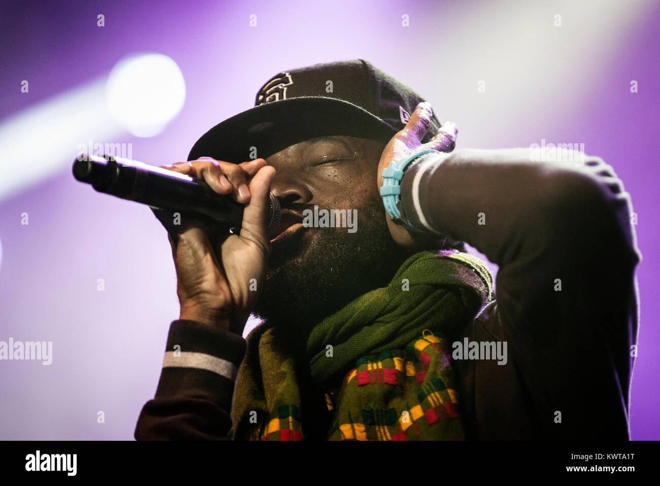 Der jamaikanische Reggae Sänger und Musiker Junior Kelly führt ein Live Konzert mit der backing band Wurzeln Oberschwingungen bei Skandinavien Reggae Festival 2013 in Kopenhagen. Dänemark, 30/08 2013. Stockfoto