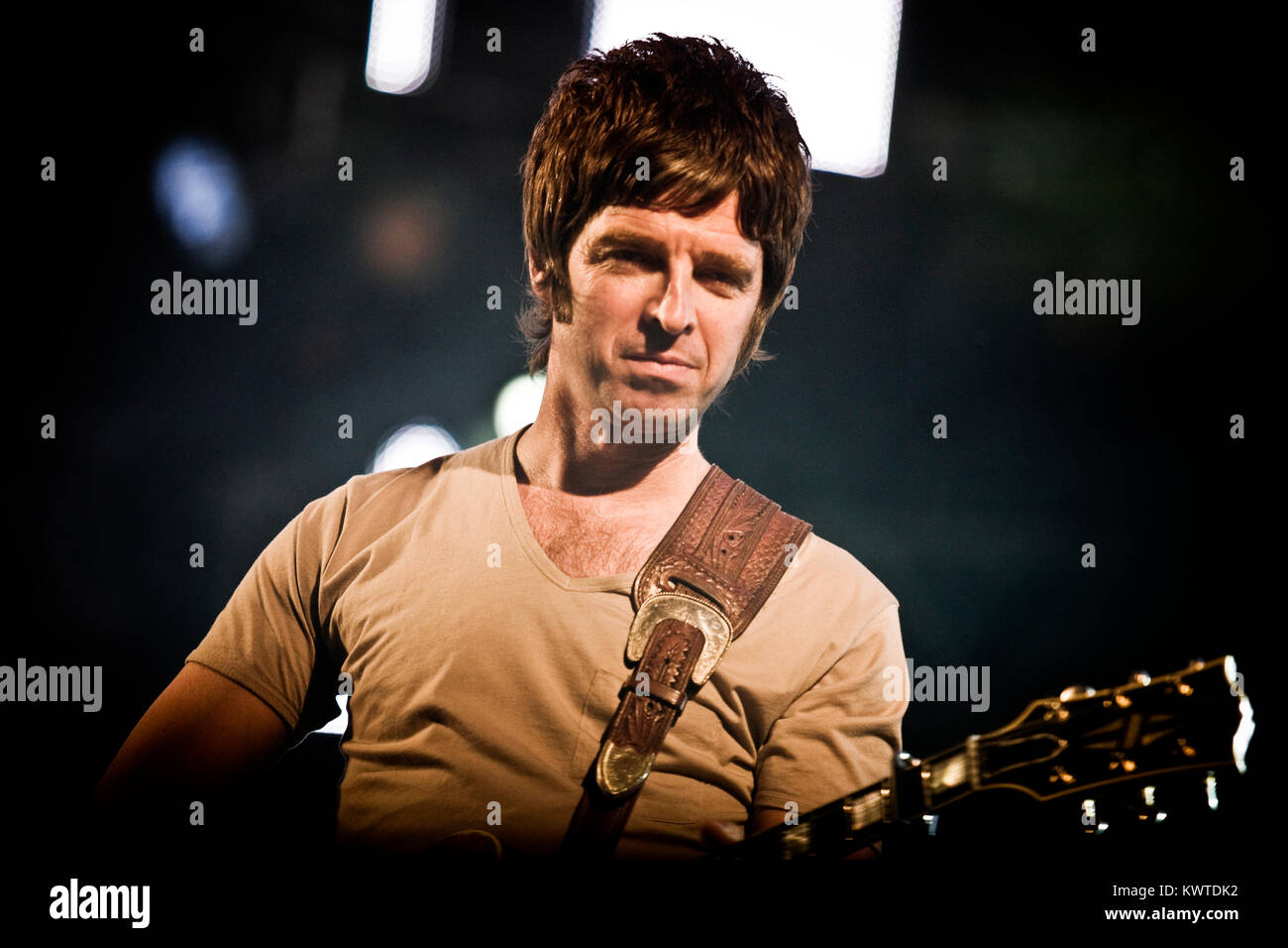 Leadsänger und Gitarrist Noel Gallagher von Oasis live auf der Bühne beim Roskilde Festival 2009. Dänemark 2009. Stockfoto