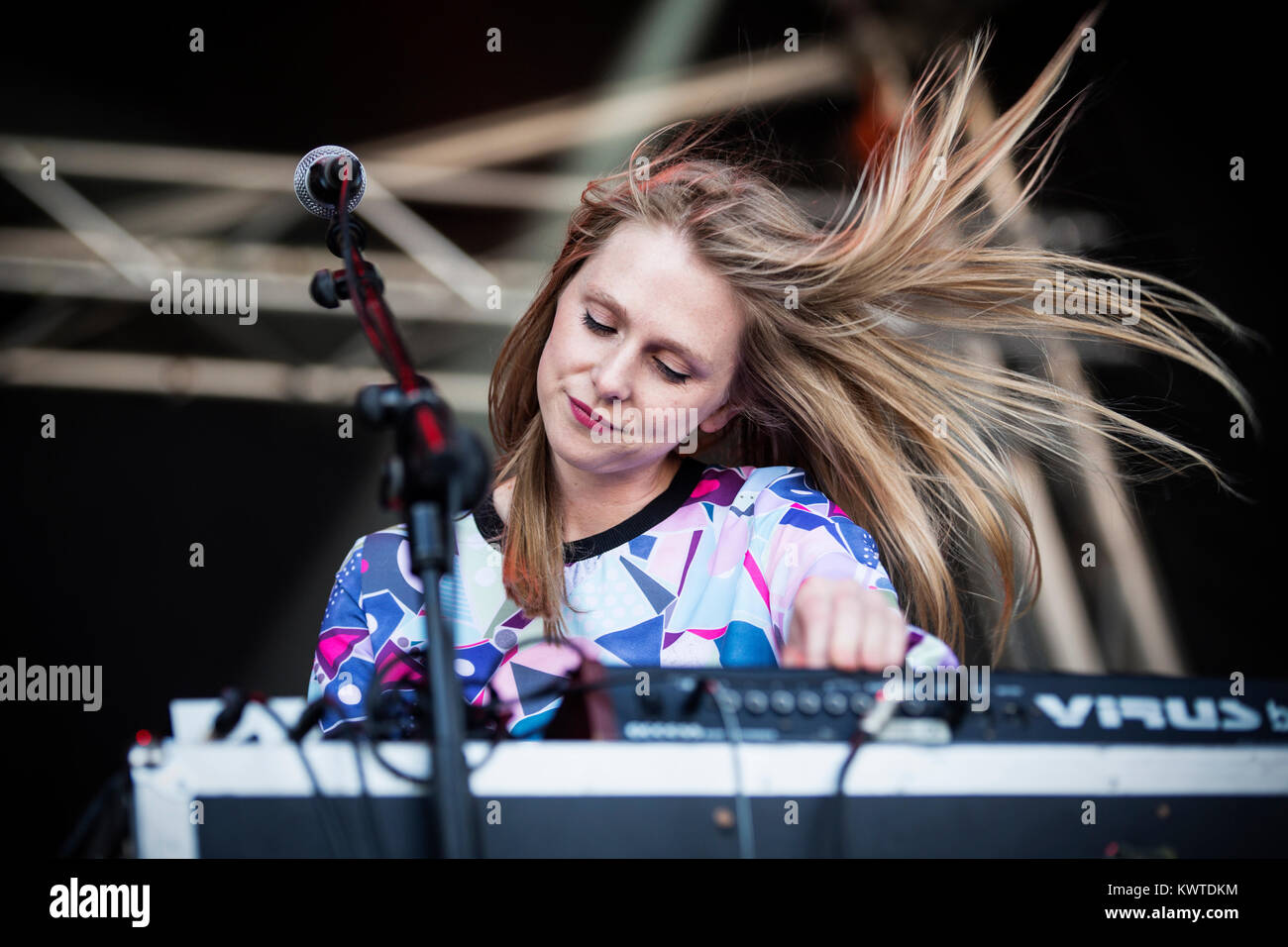 Die spanische Psychedelic pop band Ocellot führt ein Live Konzert in der spanischen Musik Festival Primavera Sound 2015 in Barcelona. Hier Elaine Phelan auf der Tastatur wird dargestellt, live auf der Bühne. Spanien, 29/05 2015. Stockfoto