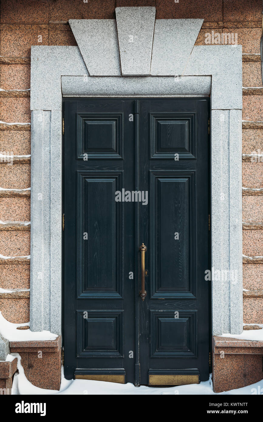 Alte hölzerne Tür geschlossen Stockfoto