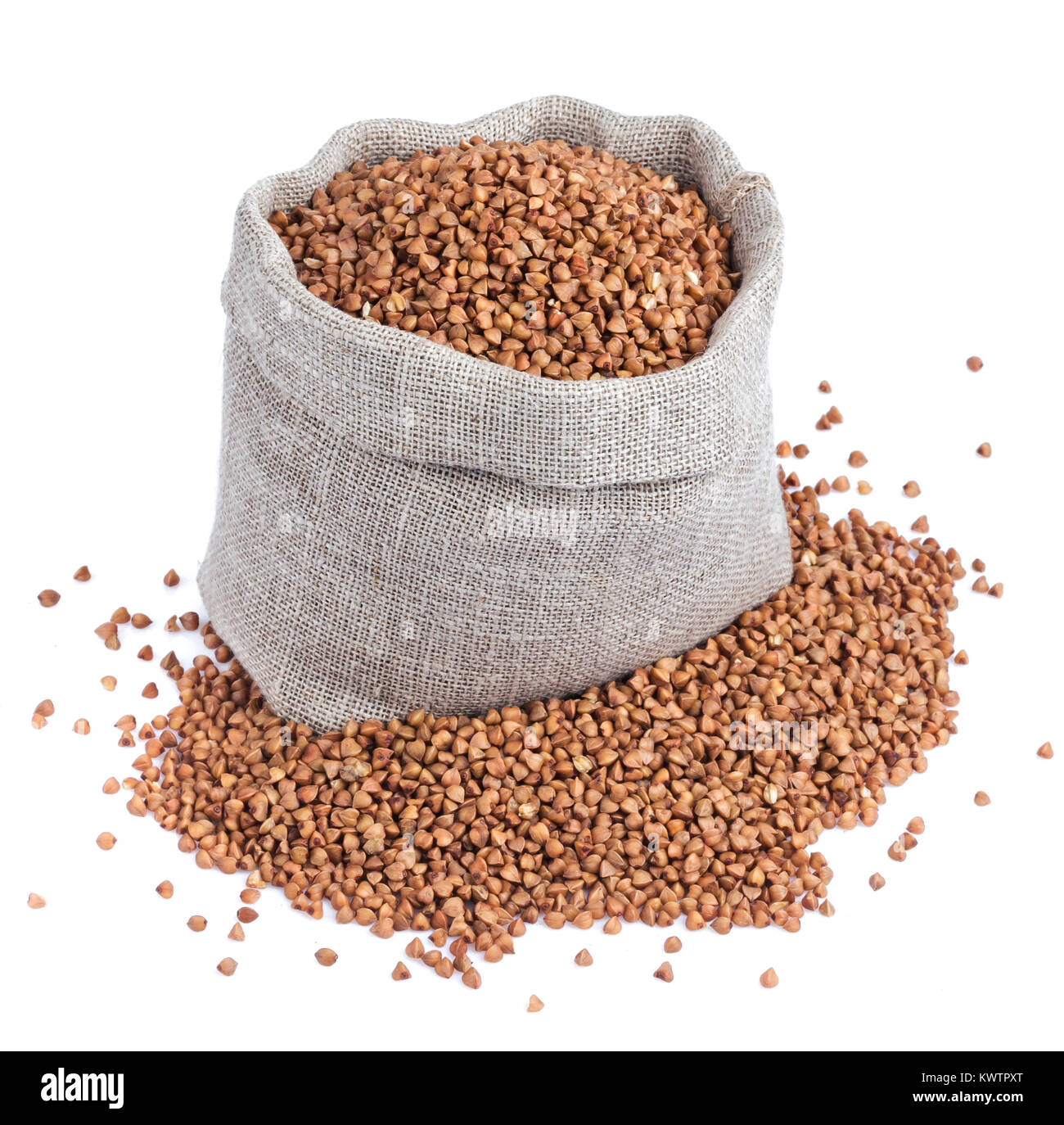 Buchweizen im Beutel auf weißem Hintergrund Stockfoto
