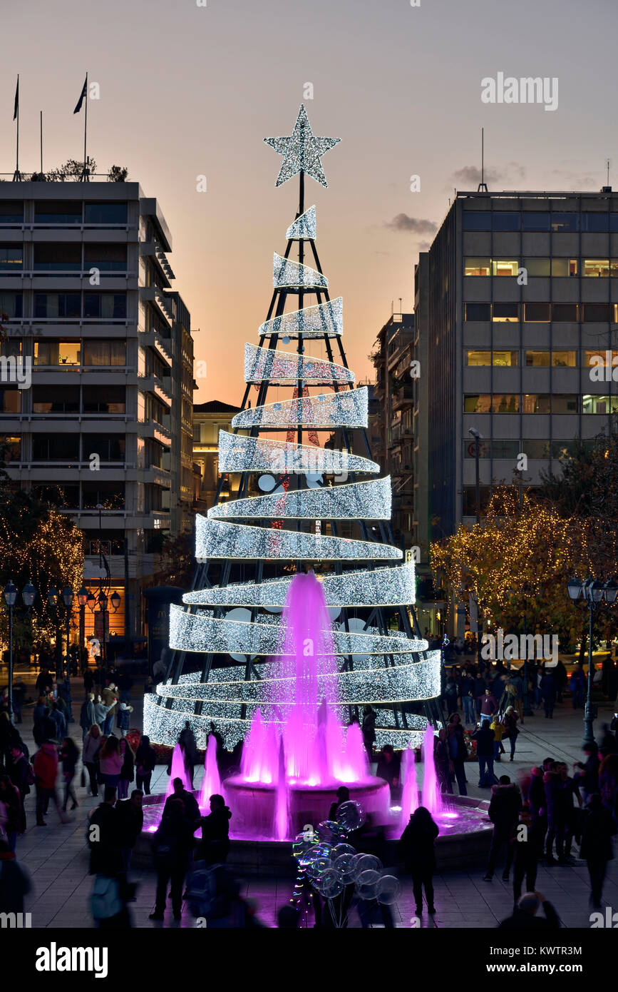 Griechenland Urlaub Weihnachten 2022 Weihnachtsbaum am SyntagmaPlatz, Athen, Griechenland Stockfoto, Bild