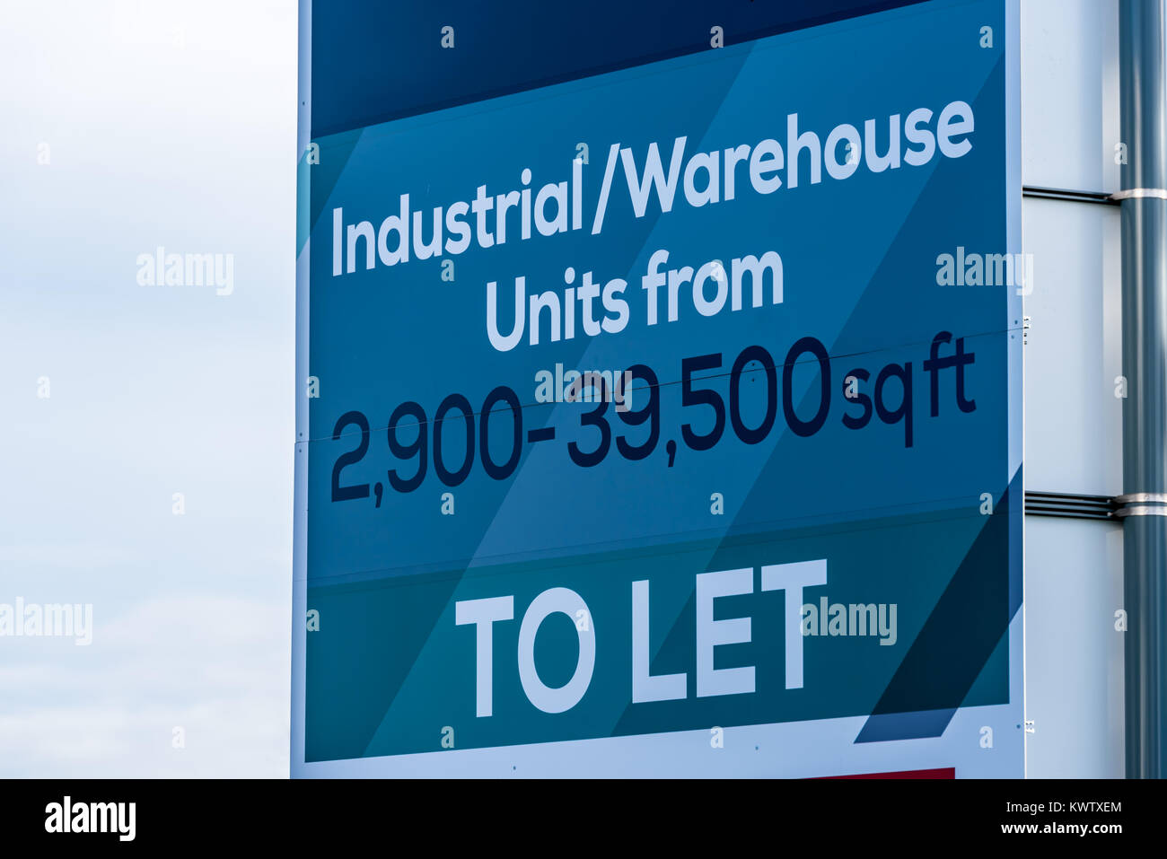 Immobilienmakler industrial Warehouse unit unit unterzeichnen zu lassen. Stockfoto