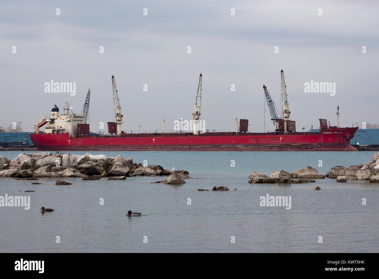 WINDSOR, Kanada 09 Dezember, 2015 den Frachter und Frachtschiff Federal Hunter in Detroit, Michigan, angedockt Stockfoto