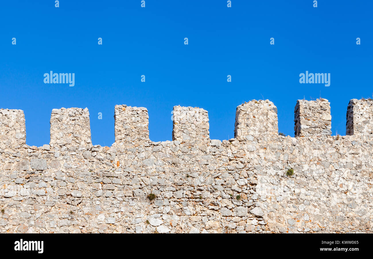 Schloss Stadtmauer. Die Wälle der Burg von Alanya im Süden der Türkei. Die mittelalterliche Burg stammt aus dem 13. Jahrhundert. Stockfoto