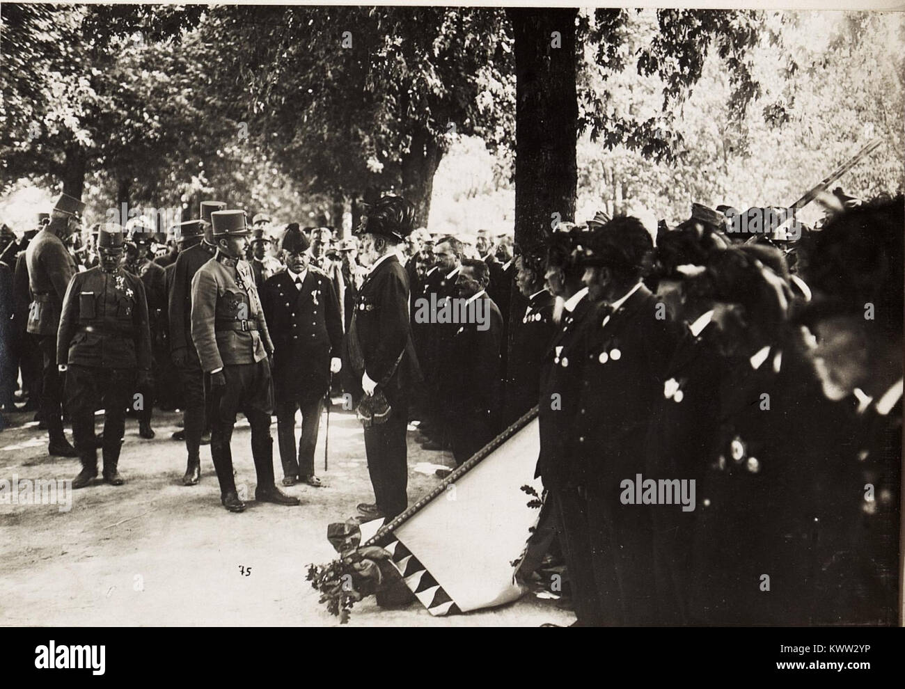 Foto, das Kaiser Karl I. von Österreichs offizieller Reise an die Isonzofront, Istrien, Kärnten und Vorarlberg vom 1. Bis 6. Juni 1917 dokumentiert, einschließlich seiner Ankunft in Hermagor am 4. Juni während des Ersten Weltkriegs Stockfoto