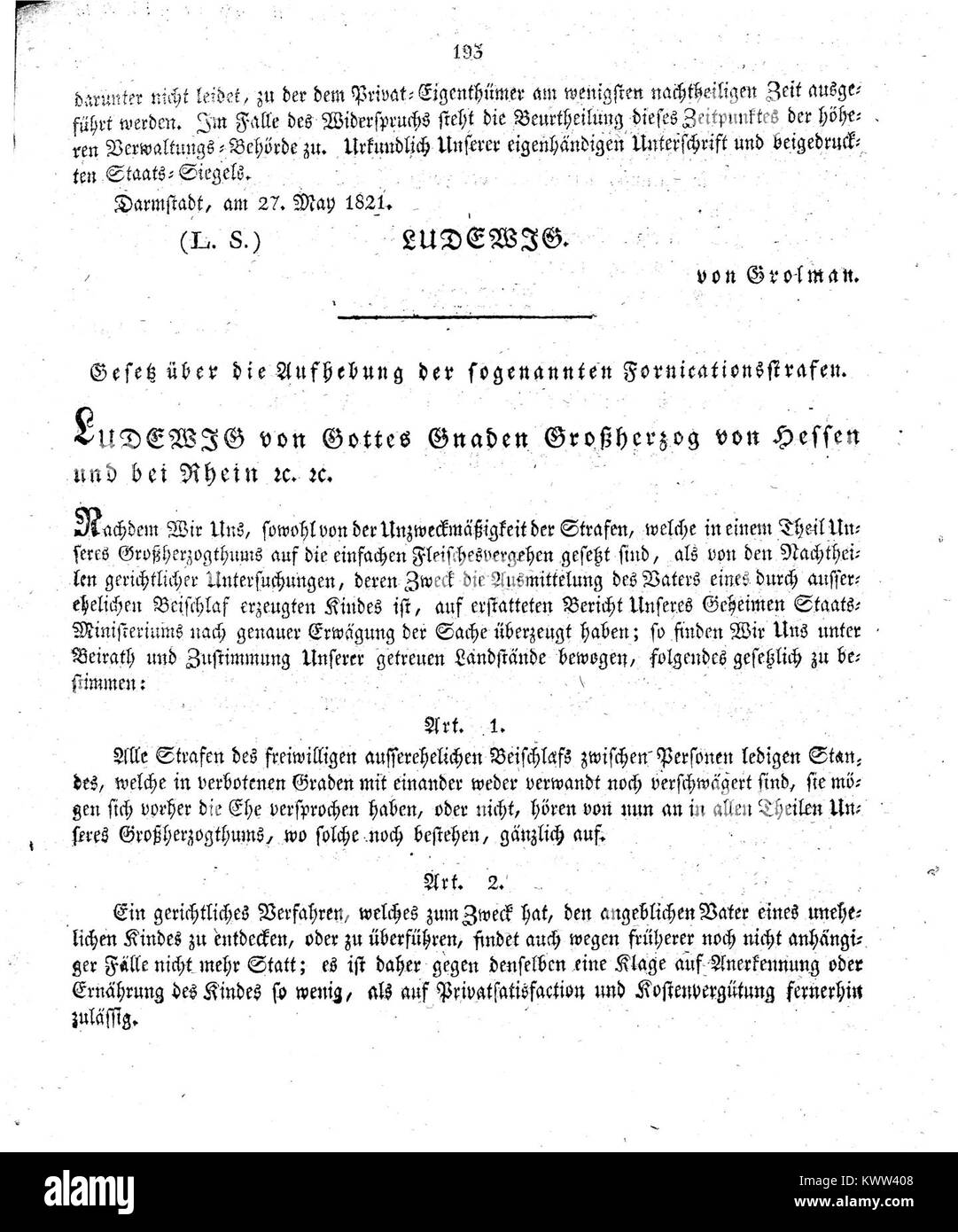 Dieses Dokument, das Großherzoglich Hessische Regierungsblatt aus dem Jahr 1821, ist eine historische Regierungsschrift des Großherzogtums Hessen, in der offizielle Dekrete und Verordnungen aus dieser Zeit detailliert dargestellt werden. Stockfoto