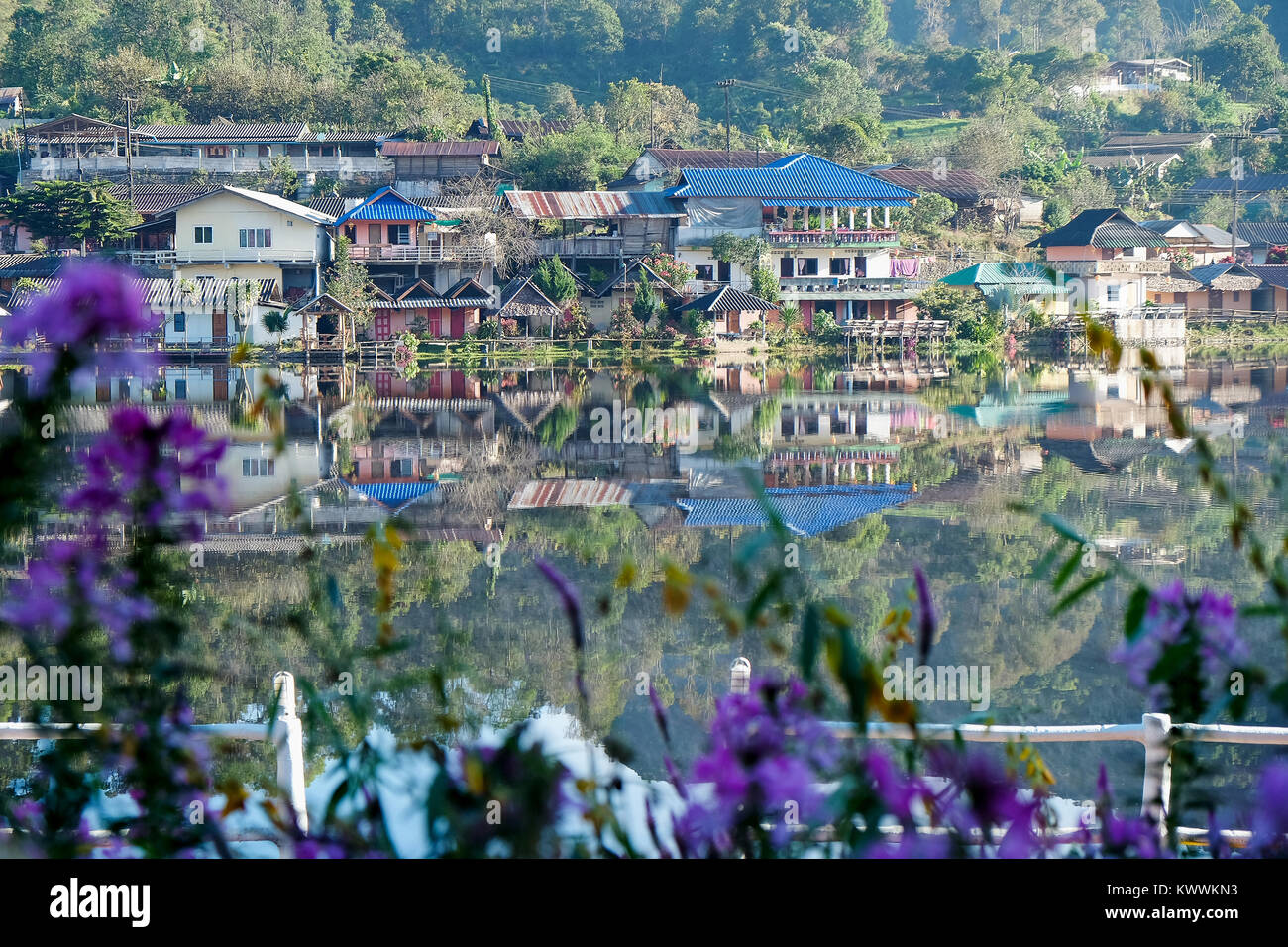 Sunrise Szene von Ban Rak Thai Village in Mae Hong Son, Thailand Stockfoto