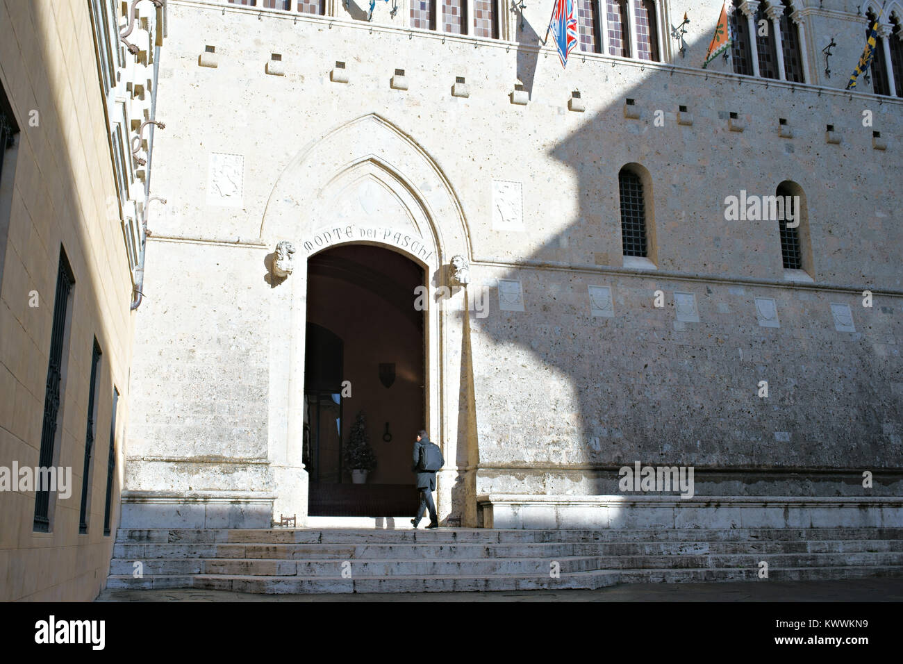 Eingang des Monte dei Paschi di Siena, Piazza Salimbeni, SI - Italien Stockfoto