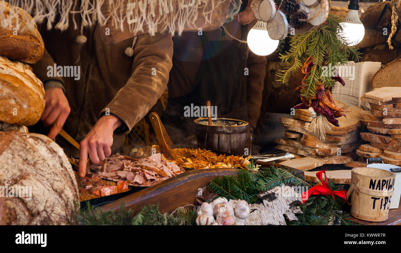 Essen Stand verkaufen, traditionelle polnische Street Food in Hauptplatz, Krakau. Stockfoto
