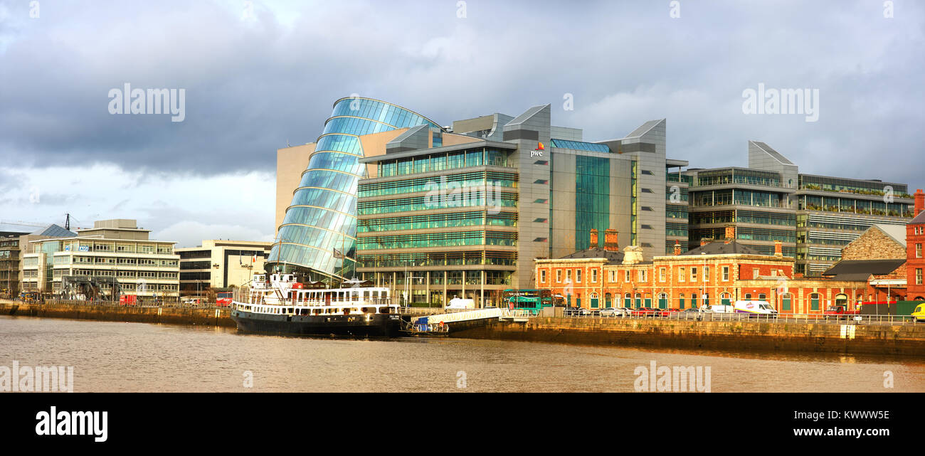 DUBLIN, Irland - 1. FEBRUAR 2017: Panoramablick auf das Bild des Convention Center Dublin (CCD) aus über den Fluss Liffey. Im Jahr 2010 eröffnet, die CCD Stockfoto