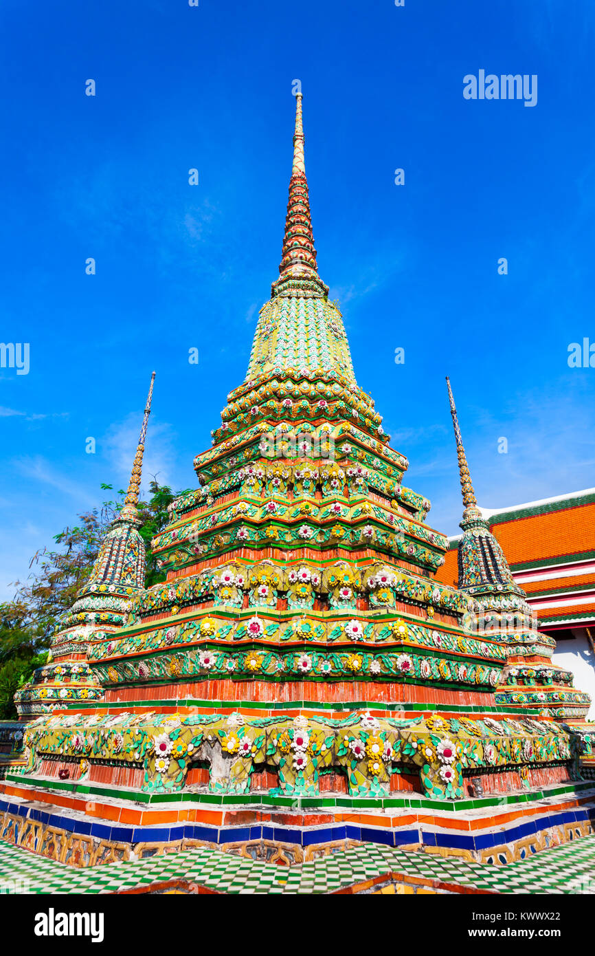 Phra Maha Chedi Si Rajakarn ist eine 42m hohe Stupa im Wat Pho buddhistische Tempelanlage in Bangkok, Thailand Stockfoto