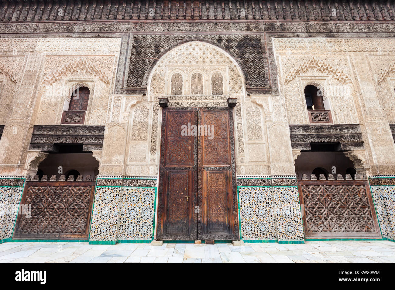 Die Madrasa Bou Inania ist eine Madrasa in Fes, Marokko. Medrese Bou Inania ist als hervorragendes Beispiel für Marinid Architektur anerkannt. Stockfoto