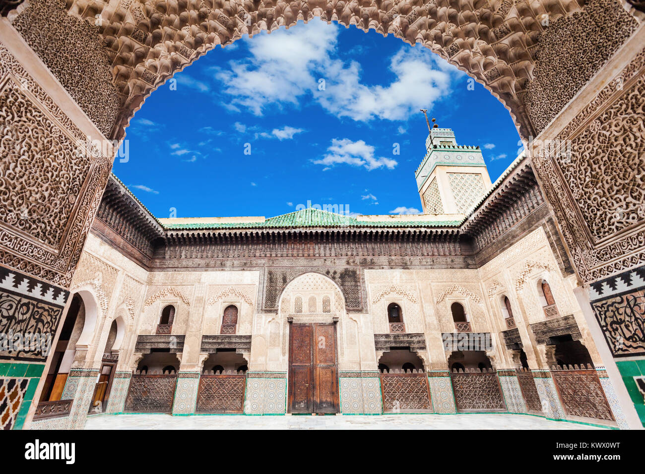 Die Medersa Bou Inania ist eine Madrasa in Fes, Marokko. Medersa Bou Inania ist als hervorragendes Beispiel für Marinid Architektur anerkannt. Stockfoto