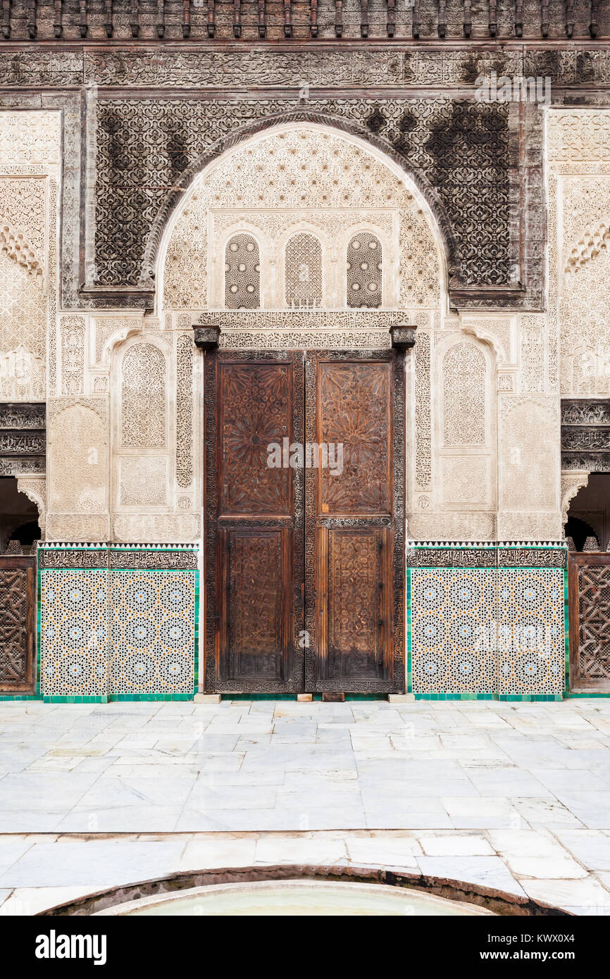 Die Madrasa Bou Inania ist eine Madrasa in Fes, Marokko. Medrese Bou Inania ist als hervorragendes Beispiel für Marinid Architektur anerkannt. Stockfoto