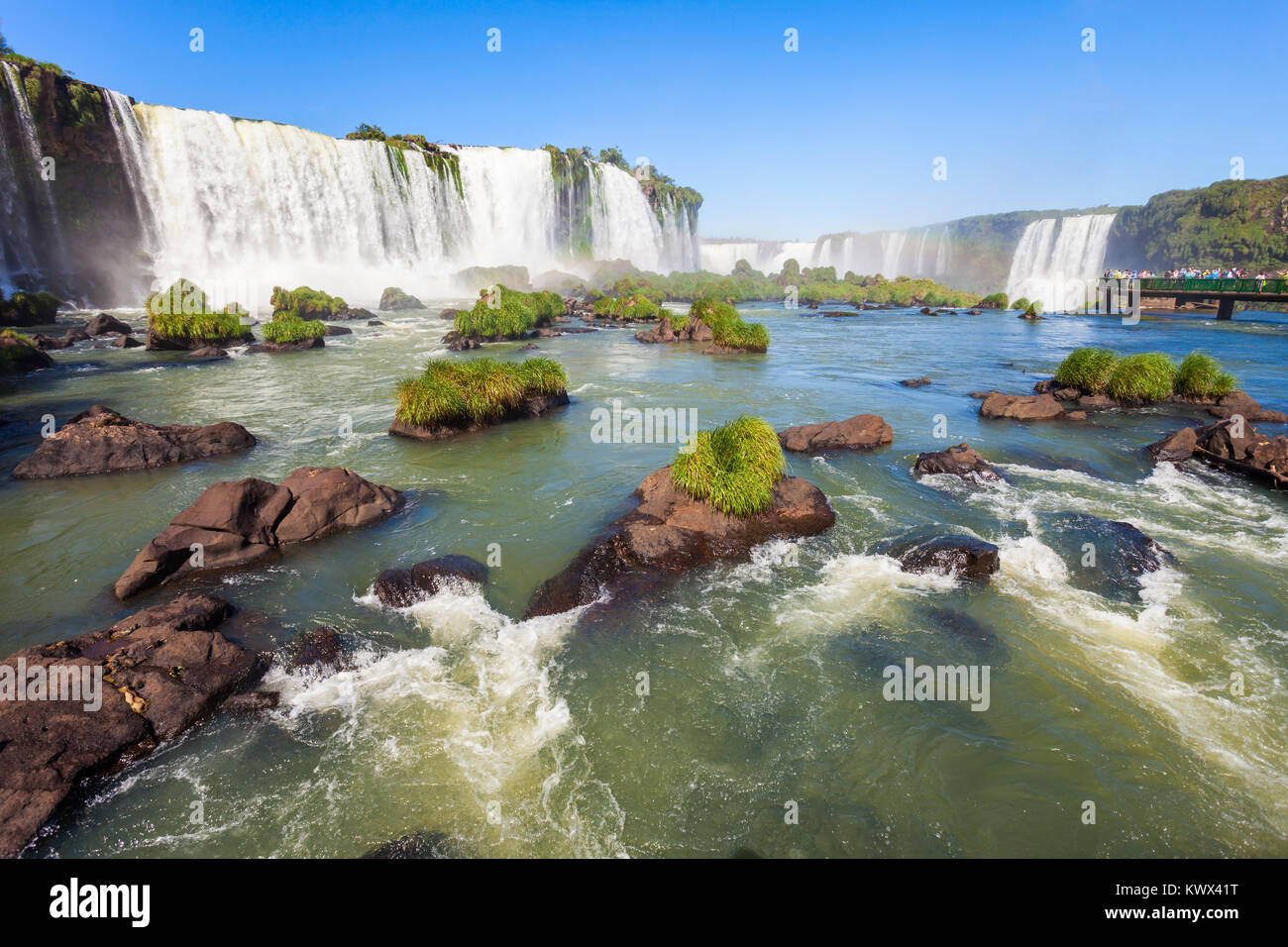 Die Iguazu Wasserfälle (Cataratas Del Iguazu) sind die Wasserfälle des Fluss Iguazu an der Grenze zu Argentinien und Brasilien. Iguazu sind der größte Wasserfall Stockfoto