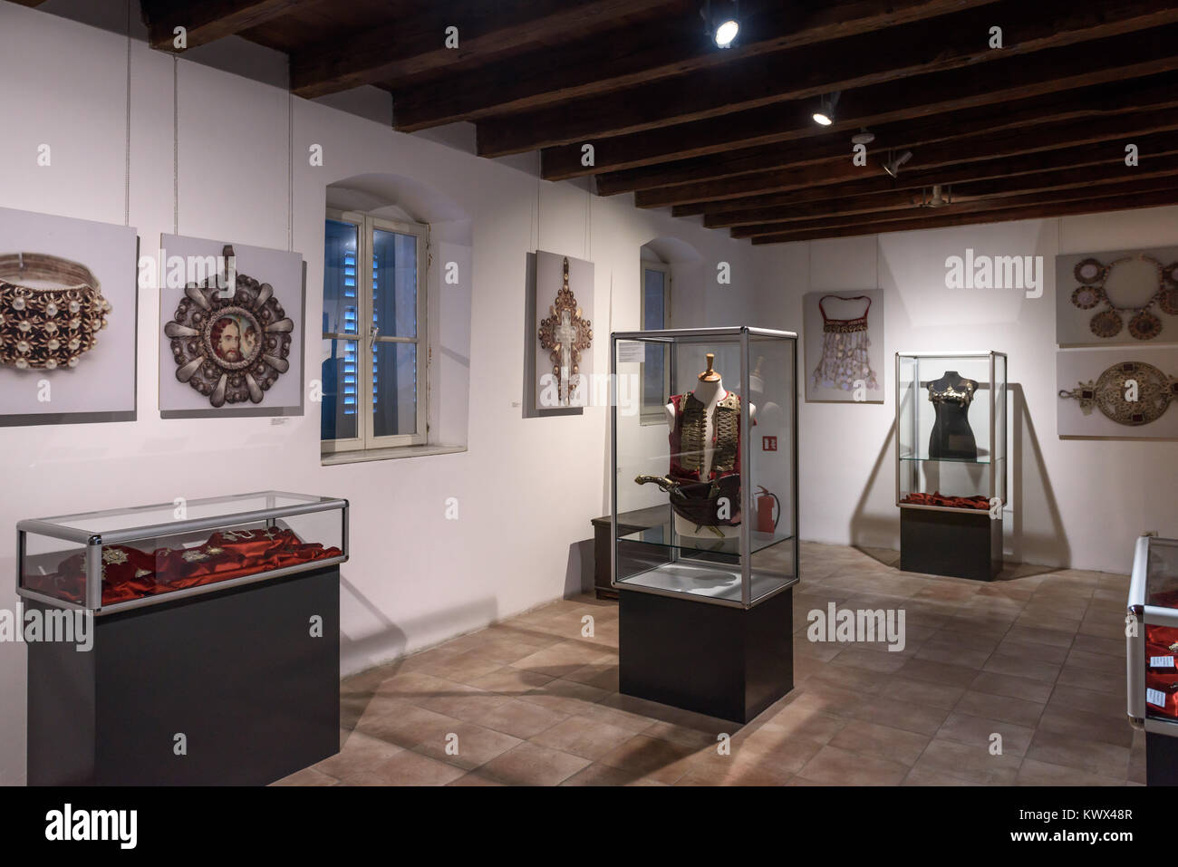 Armor & Schmuck zeigt, Ethnographisches Museum, Split, Kroatien Stockfoto