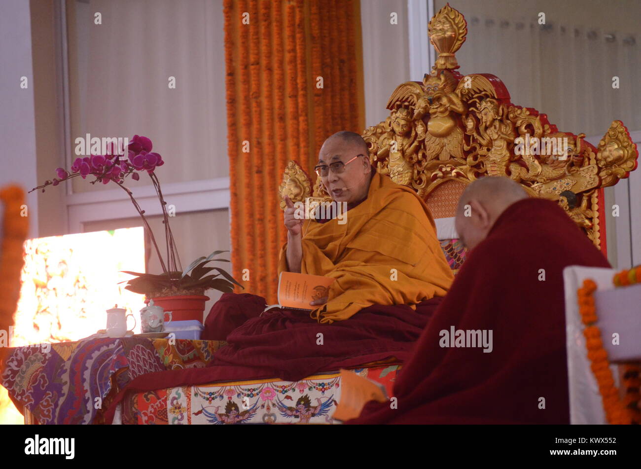 Bodh Gaya, Indien, 05. Januar 2018 - Die Heiligkeit Dalai Lama ist die Adressierung einer Versammlung während der Lehrveranstaltung in Bodh Gaya, Indien. Stockfoto
