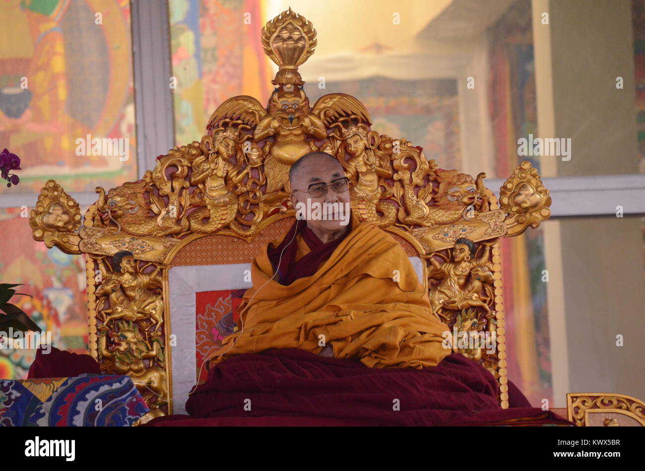 Bodh Gaya, Indien, 05. Januar 2018 - Die Heiligkeit Dalai Lama ist die Adressierung einer Versammlung während der Lehrveranstaltung in Bodh Gaya, Indien. Stockfoto