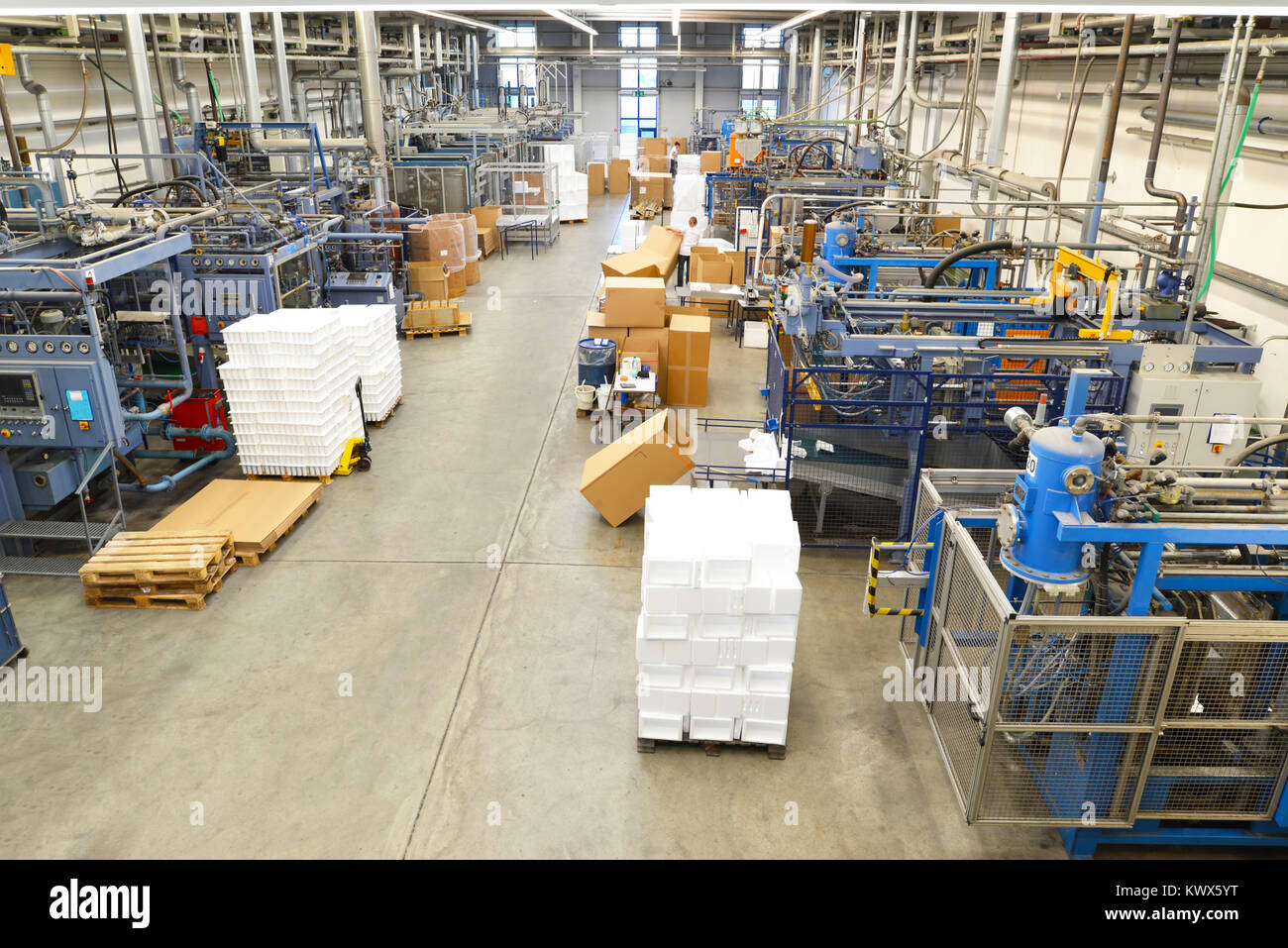 Innenraum eines Industrieunternehmens mit Maschinen und andere technische Einrichtungen Stockfoto