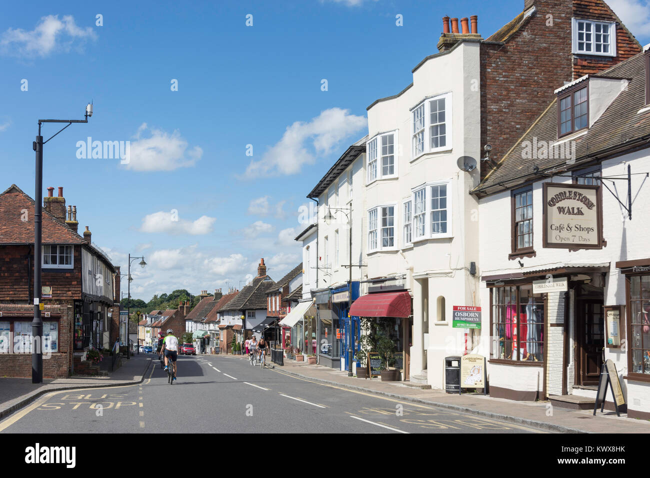 Gepflasterten Fußweg, High Street, Steyning, West Sussex, England, Vereinigtes Königreich Stockfoto