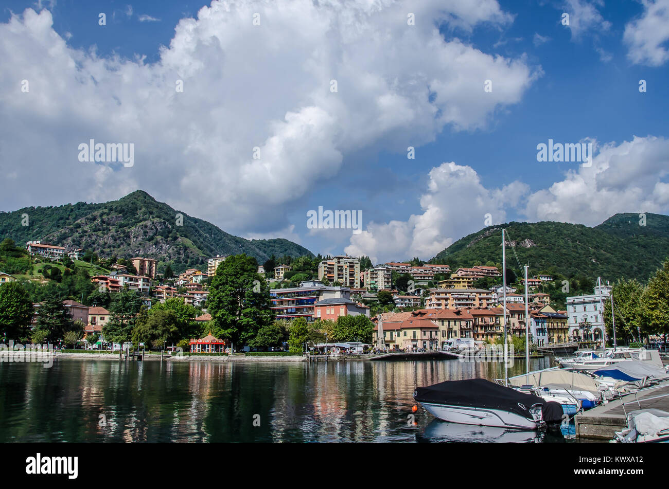 Omegna ist eine Gemeinde in der Provinz Verbano-Cusio-Ossola in der italienischen Region Piemont am nördlichsten Punkt des Lago d'Orta Stockfoto