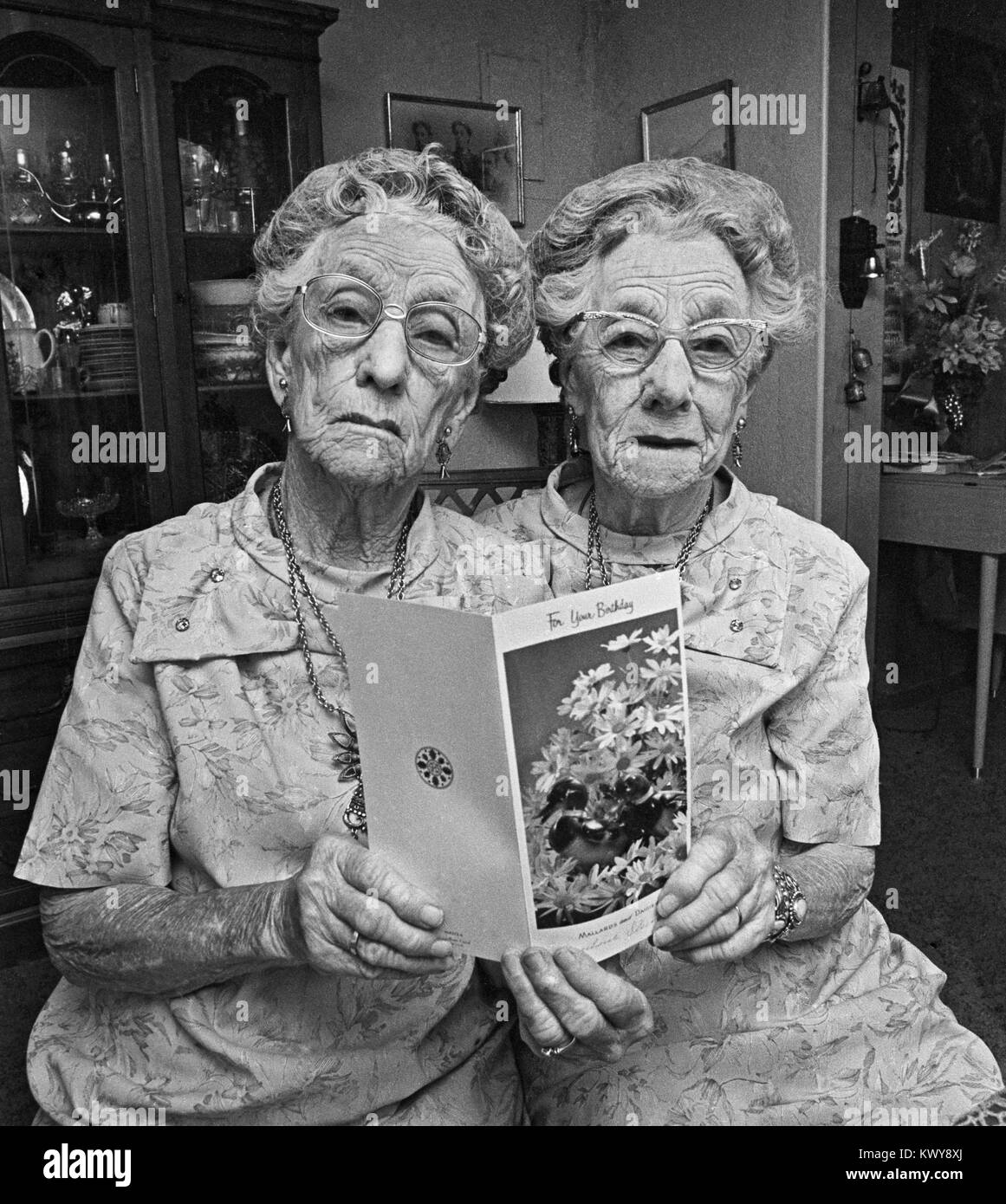 Die Roberts Zwillinge, feiert ihren hundertsten Geburtstag, in Kingman, Arizona Stockfoto