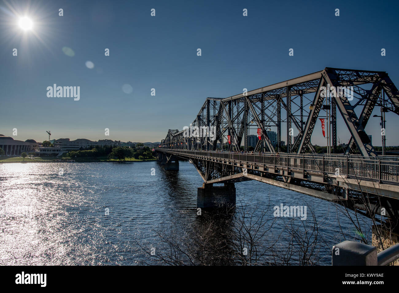 OTTAWA, ONTARIO/KANADA - ALEXANDRA BRÜCKE ÜBER OTTAWA RIVER Stockfoto