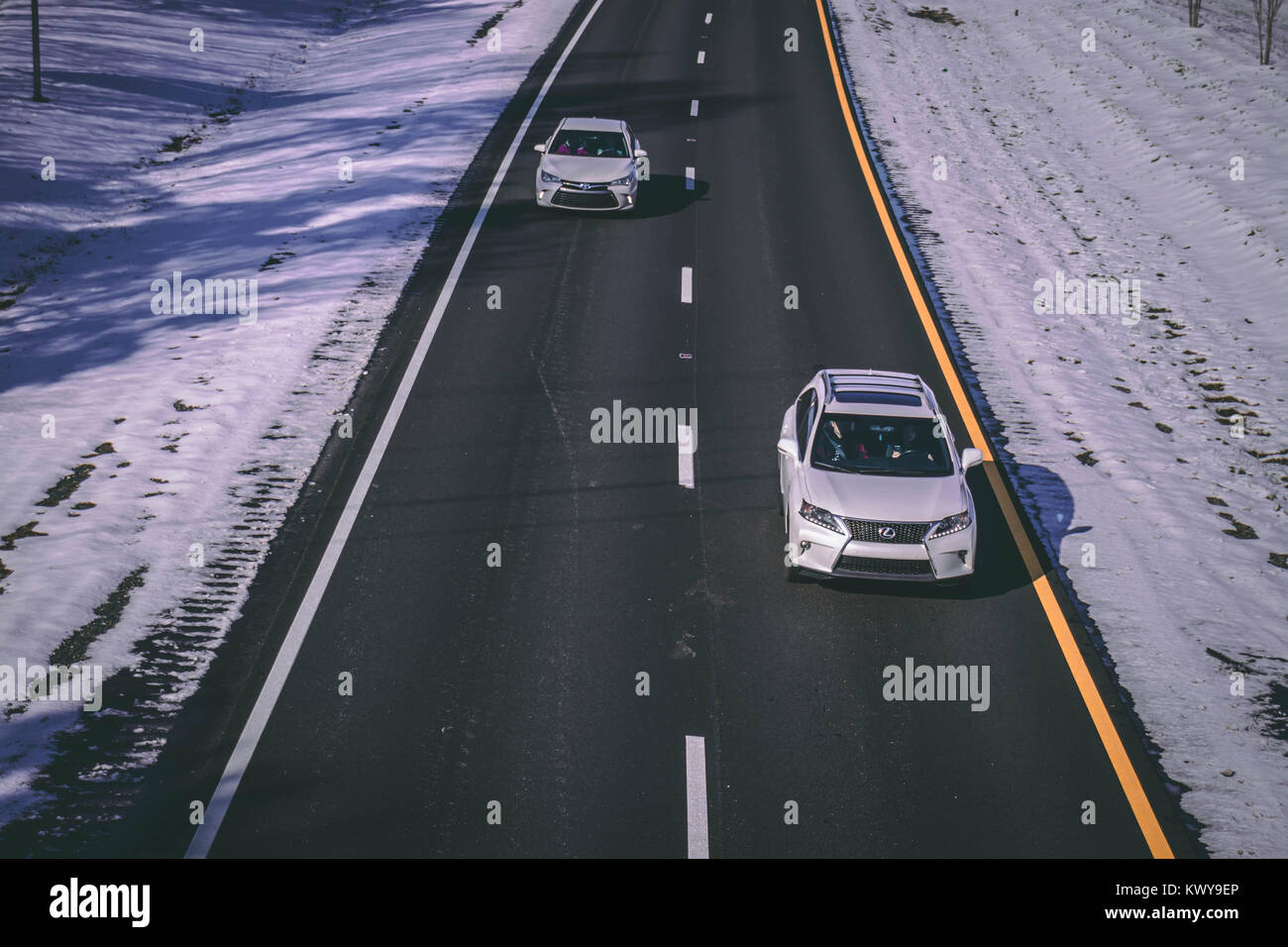 Autos im Schnee Stockfoto