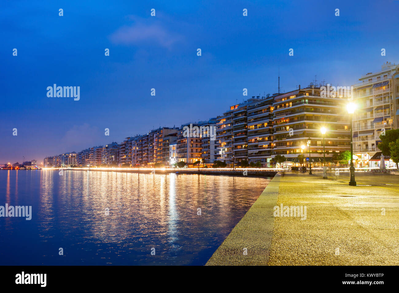 Thessaloniki Strandpromenade bei Nacht, Zentralmakedonien, Griechenland Stockfoto