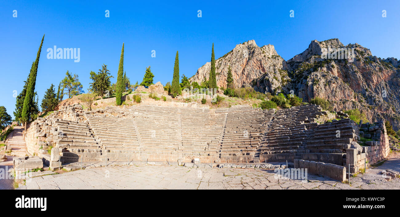 Das antike Theater von Delphi. Delphi war eine wichtige antike griechische religiöse Heiligtum der Heiligen zu dem Gott Apollo. Stockfoto