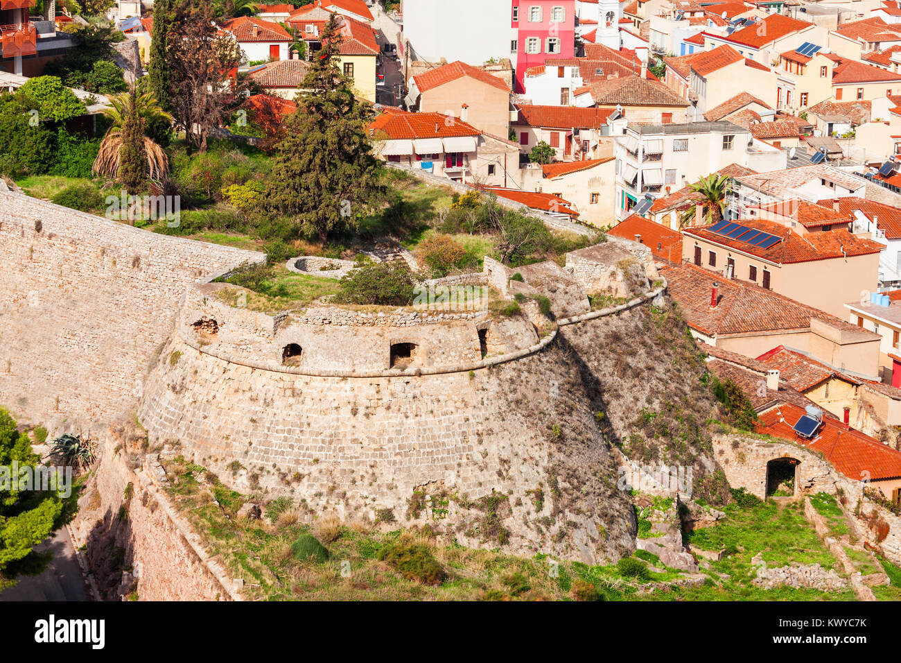 Stadtmauern der Akronafplia oder Acronauplia, bedeutet die innere Burg. Akronafplia Festung ist der älteste Teil der Stadt Nafplion in Griechenland. Stockfoto