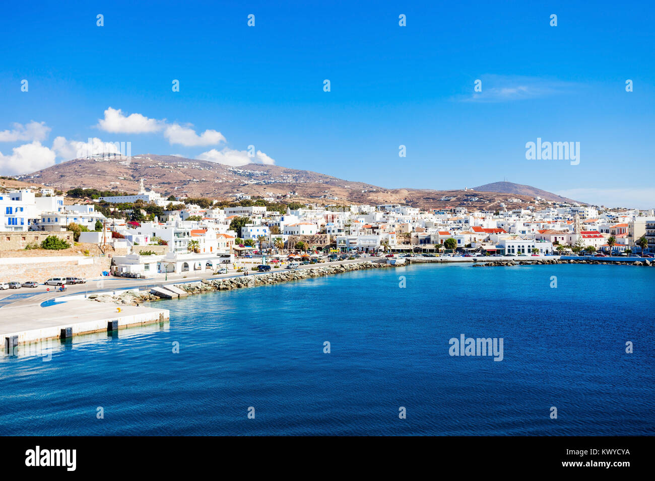 Die Insel Tinos Luftaufnahme. Tinos ist eine griechische Insel in der Ägäis, in der Inselgruppe der Kykladen, Griechenland. Stockfoto
