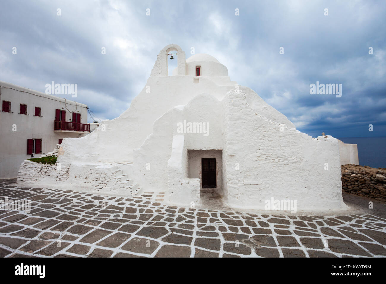 Die Kirche der Panagia Paraportiani ist in der Nachbarschaft des Kastro in der Stadt Chora, Insel Mykonos in Griechenland Stockfoto