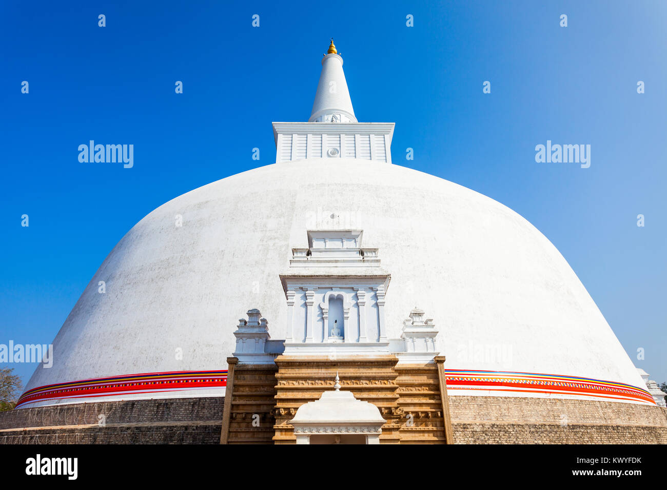 Die ruwanwelisaya ist ein Stupa in Anuradhapura, Sri Lanka. Ruwanwelisaya als für die Architektur zu bewundern und heilig ist, viele Buddhisten aller Stockfoto